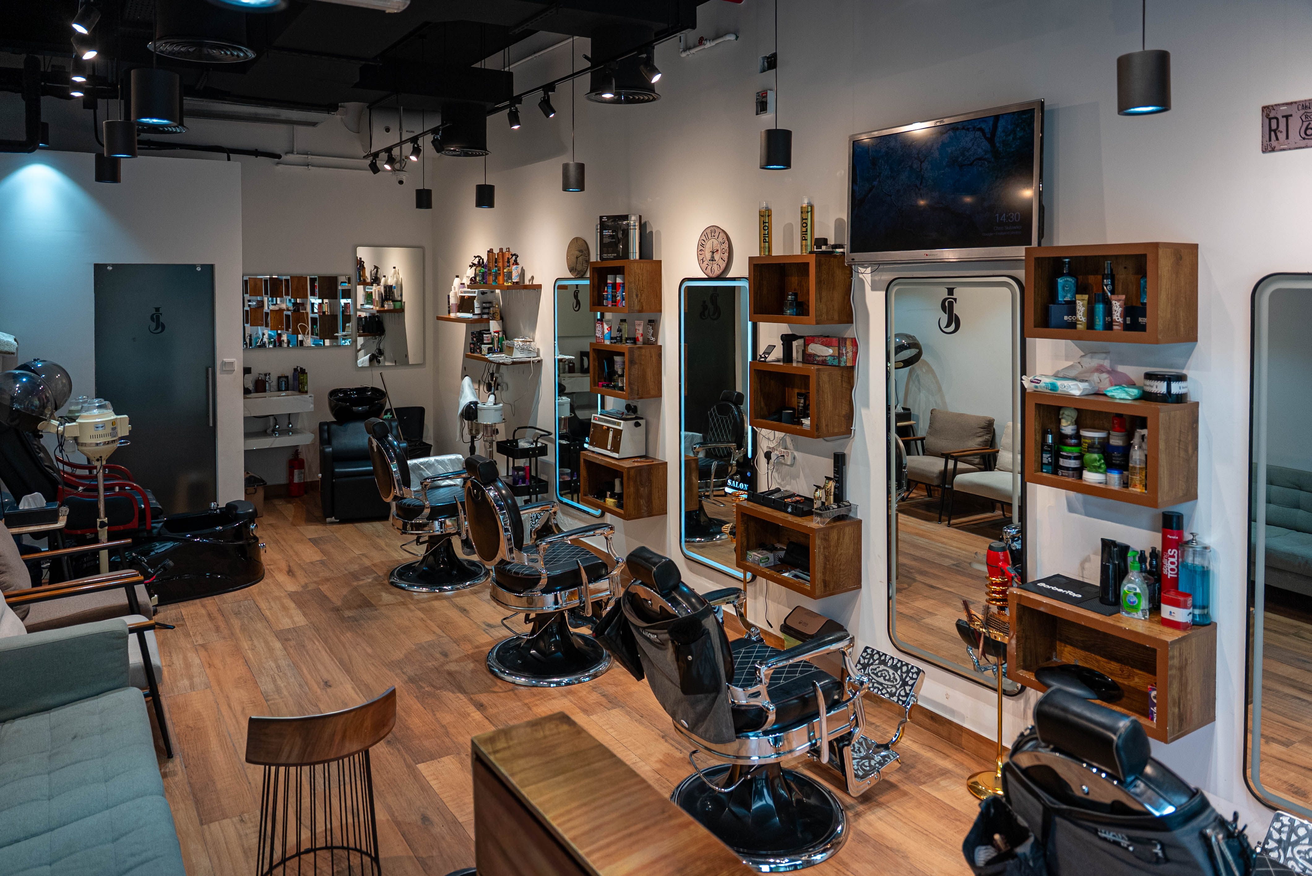 Inside Samih Jomni Gents Salon — barber chairs and mirrors